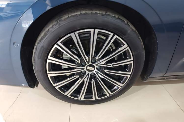 Used Geely Galaxy 8 2025 130km EM-P Starship Edition Left Front Wheel Hub