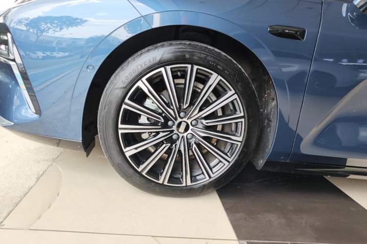 Used Geely Galaxy 8 2025 130km EM-P Starship Edition Left Front Wheel Hub