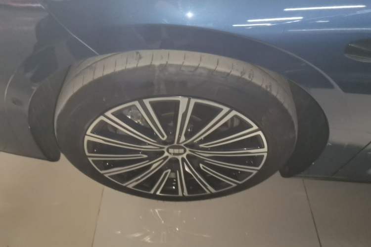 Used Geely Galaxy 8 2025 130km EM-P Starship Edition Left Front Wheel Hub
