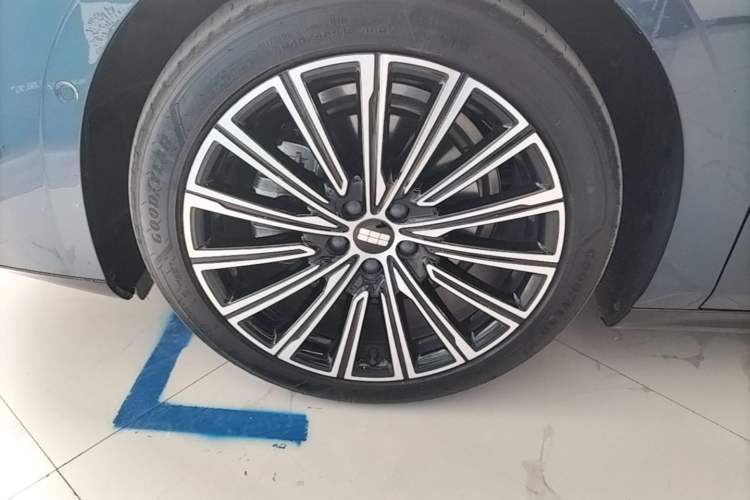 Used Geely Galaxy 8 2025 130km EM-P Starship Edition Left Front Wheel Hub