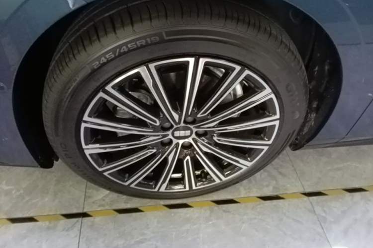 Used Geely Galaxy 8 2025 130km EM-i Flagship Edition Left Front Wheel Hub
