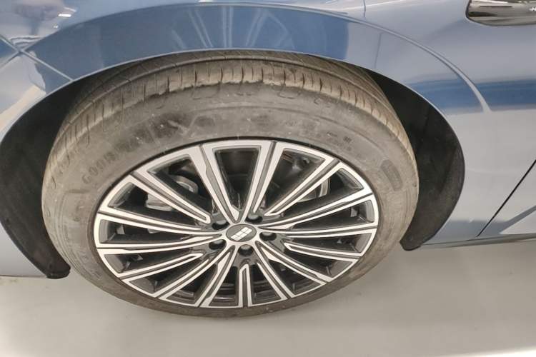 Used Geely Galaxy 8 2025 130km EM-P Starship Edition Left Front Wheel Hub