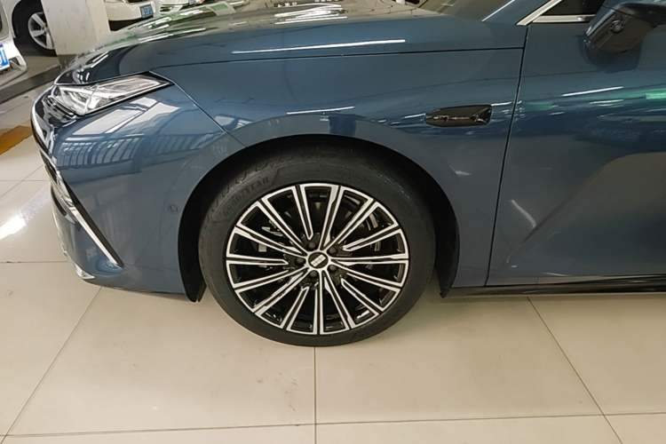 Used Geely Galaxy 8 2025 130km EM-P Starship Edition Left Front Wheel Hub