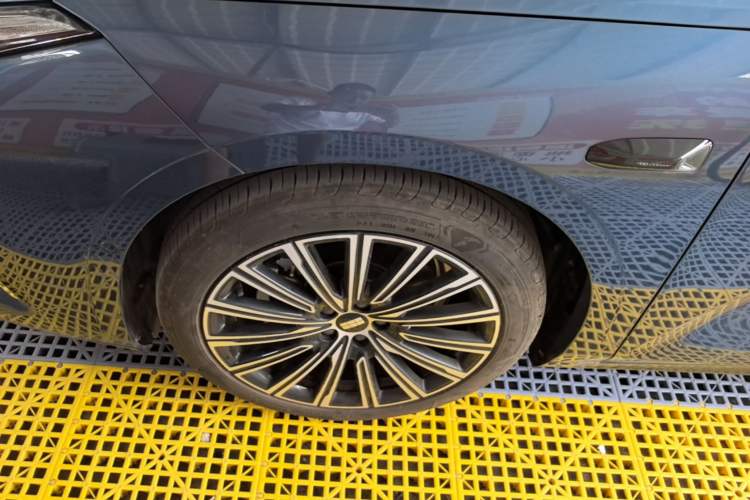 Used Geely Galaxy 8 2025 130km EM-P Starship Edition Left Front Wheel Hub