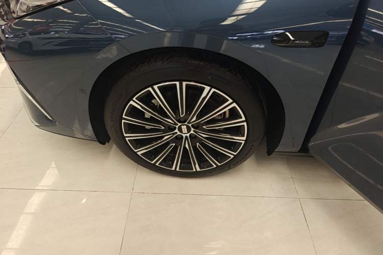 Used Geely Galaxy 8 2025 130km EM-P Starship Edition Left Front Wheel Hub