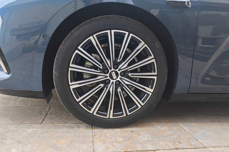 Used Geely Galaxy 8 2025 130km EM-P Starship Edition Left Front Wheel Hub