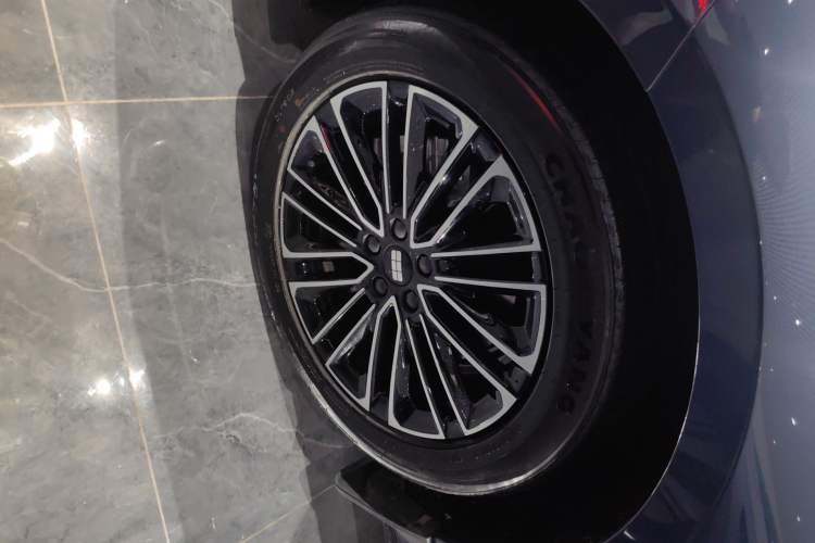 Used Geely Galaxy 8 2025 130km EM-i Deluxe Edition Left Front Wheel Hub