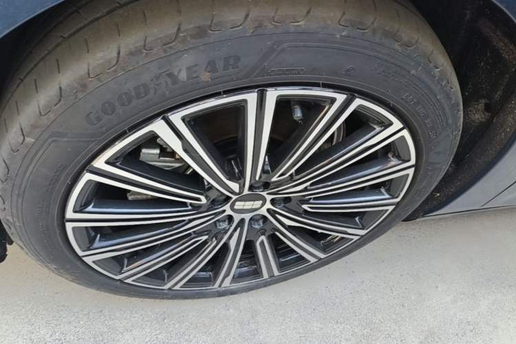 Used Geely Galaxy 8 2025 130km EM-P Starship Edition Left Front Wheel Hub