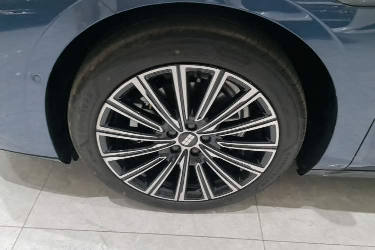 Used Geely Galaxy 8 2025 130km EM-P Starship Edition Left Front Wheel Hub