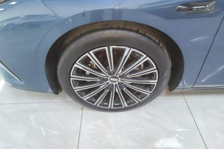 Used Geely Galaxy 8 2025 130km EM-P Starship Edition Left Front Wheel Hub