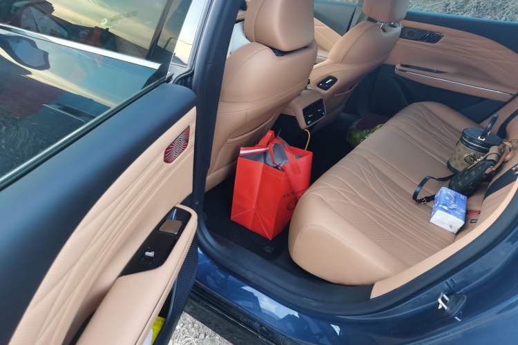 Used Geely Galaxy 8 2025 130km EM-i Deluxe Edition Left Rear Seat