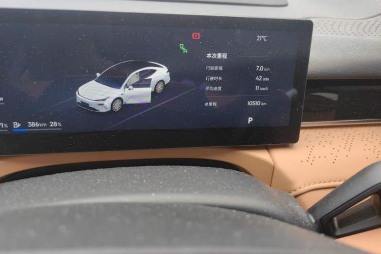 Used Geely Galaxy 8 2025 130km EM-i Flagship Edition Odometer Close Up