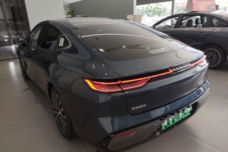 Used Geely Galaxy 8 2025 130km EM-i Flagship Edition Rear Left 45 Deg