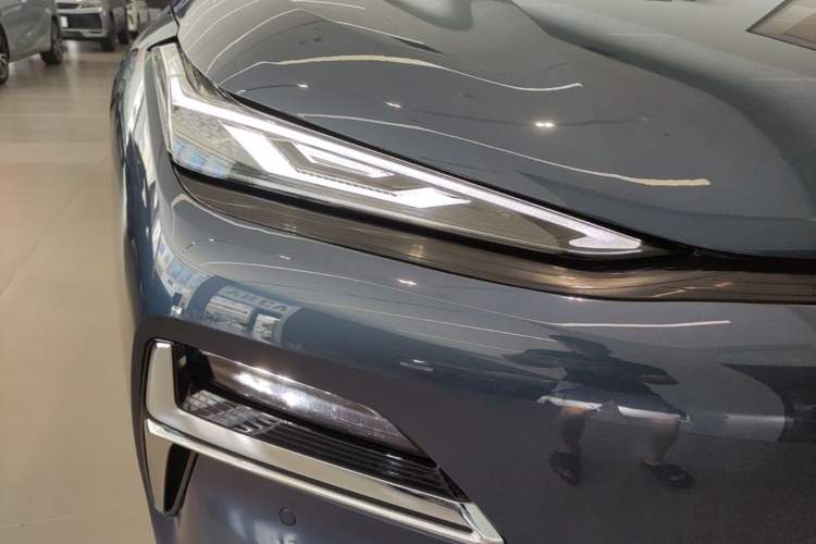 Used Geely Galaxy 8 2025 130km EM-i Flagship Edition Right Front Headlight