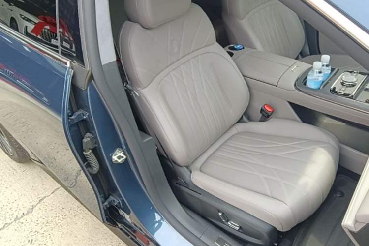 Used Geely Galaxy 8 2025 130km EM-i Flagship Edition Right Front Seat