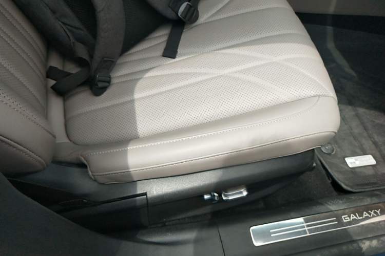 Used Geely Galaxy 8 2025 130km EM-P Starship Edition Right Front Seat