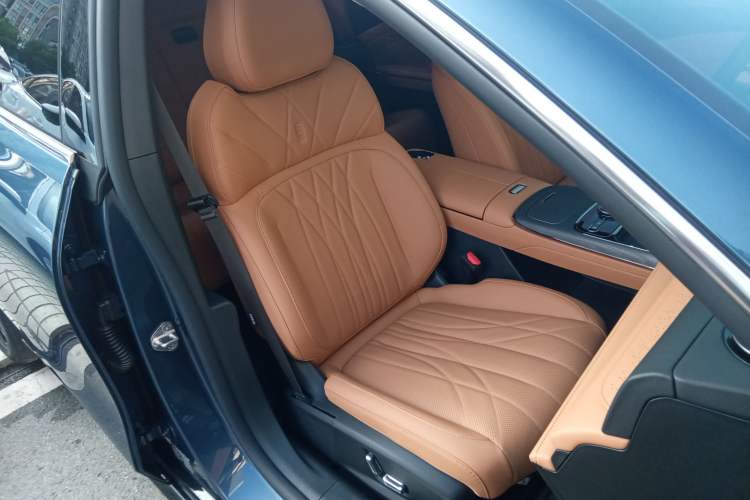 Used Geely Galaxy 8 2025 130km EM-i Prestige Edition Right Front Seat