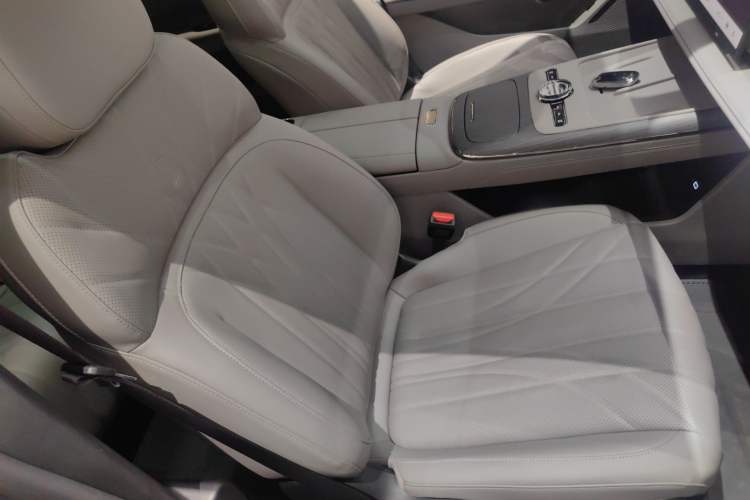Used Geely Galaxy 8 2025 130km EM-i Deluxe Edition Right Front Seat