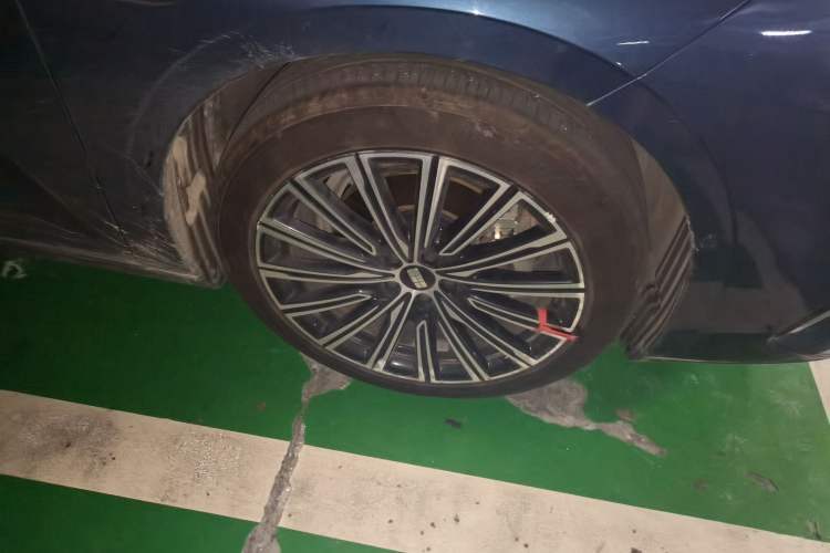 Used Geely Galaxy 8 2025 130km EM-P Starship Edition Right Front Wheel Hub