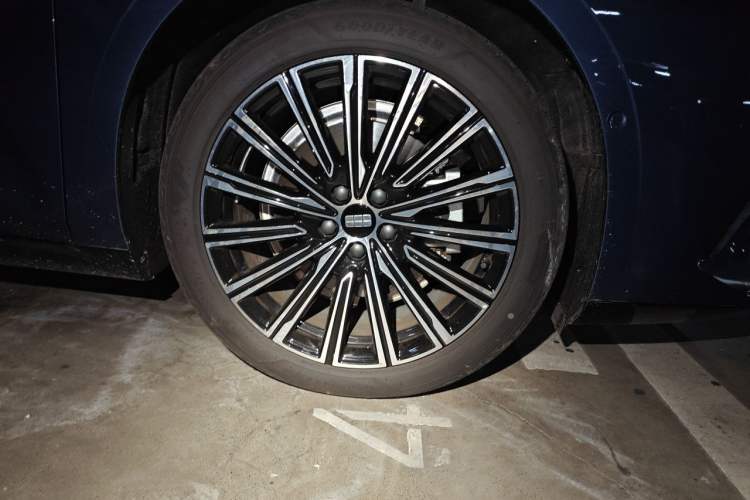 Used Geely Galaxy 8 2025 130km EM-P Exploration Edition Right Front Wheel Hub