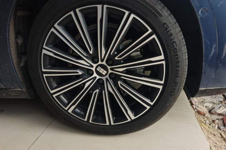 Used Geely Galaxy 8 2025 130km EM-i Flagship Edition Right Front Wheel Hub
