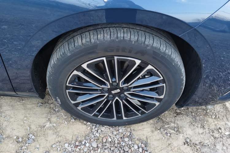 Used Geely Galaxy 8 2025 130km EM-i Deluxe Edition Right Front Wheel Hub