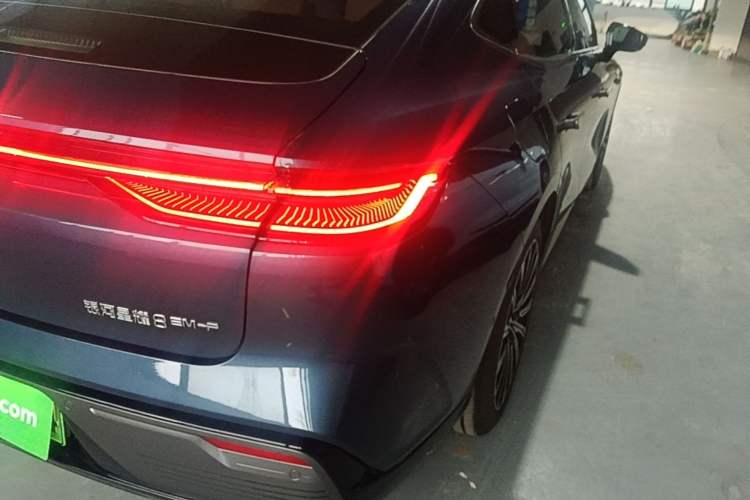 Used Geely Galaxy 8 2025 130km EM-P Exploration Edition Right Rear Taillight