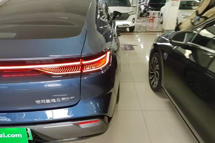 Used Geely Galaxy 8 2025 130km EM-P Starship Edition Right Rear Taillight