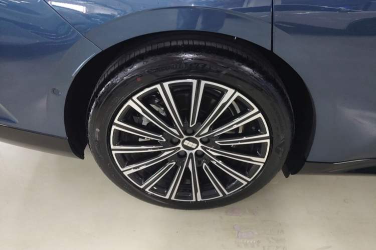 Used Geely Galaxy 8 2025 130km EM-P Exploration Edition Right Rear Wheel Hub
