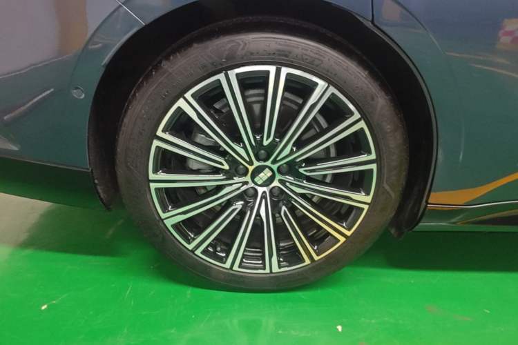 Used Geely Galaxy 8 2025 130km EM-P Starship Edition Right Rear Wheel Hub