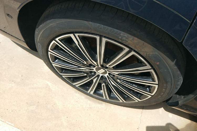 Used Geely Galaxy 8 2025 130km EM-P Starship Edition Right Rear Wheel Hub