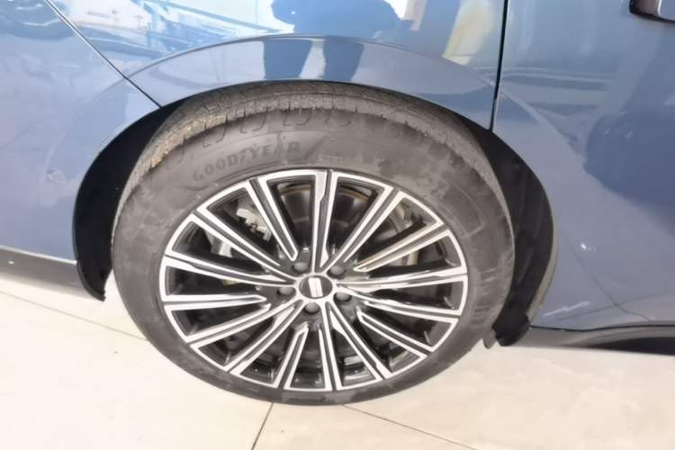 Used Geely Galaxy 8 2025 130km EM-P Starship Edition Right Rear Wheel Hub