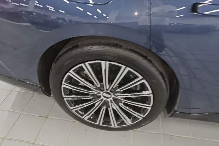 Used Geely Galaxy 8 2025 130km EM-P Starship Edition Right Rear Wheel Hub