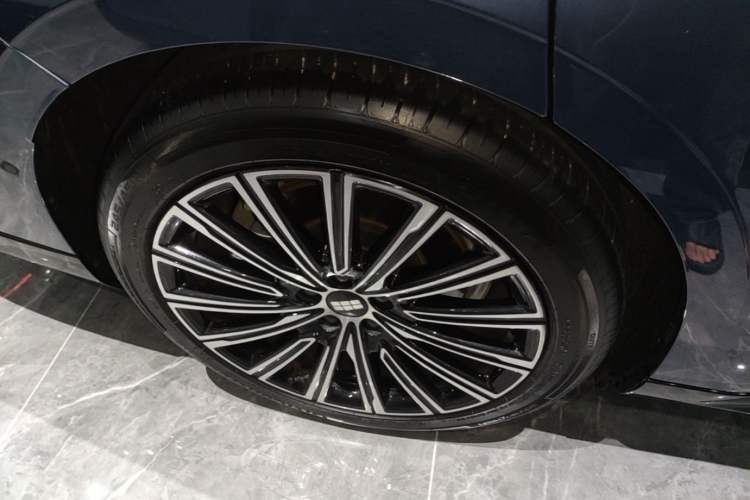 Used Geely Galaxy 8 2025 130km EM-i Flagship Edition Right Rear Wheel Hub