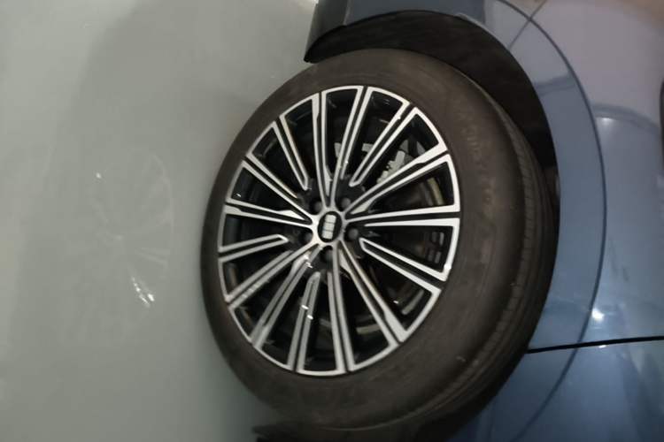 Used Geely Galaxy 8 2025 130km EM-P Starship Edition Right Rear Wheel Hub