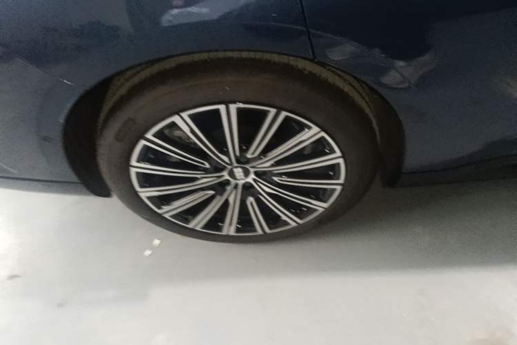 Used Geely Galaxy 8 2025 130km EM-P Exploration Edition Right Rear Wheel Hub