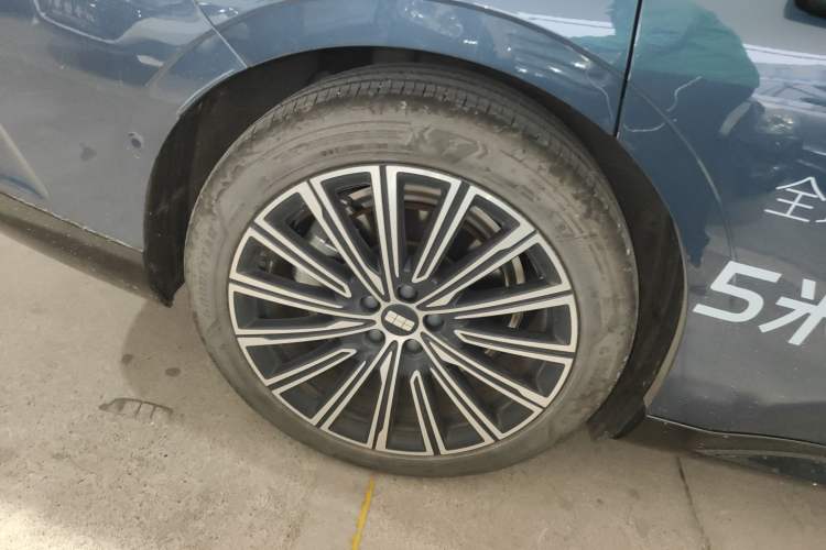 Used Geely Galaxy 8 2025 130km EM-P Starship Edition Right Rear Wheel Hub