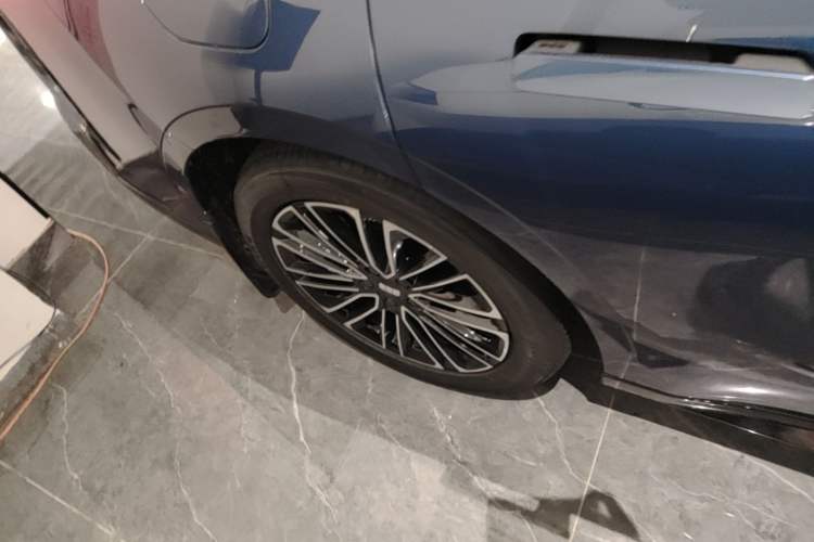 Used Geely Galaxy 8 2025 130km EM-i Deluxe Edition Right Rear Wheel Hub