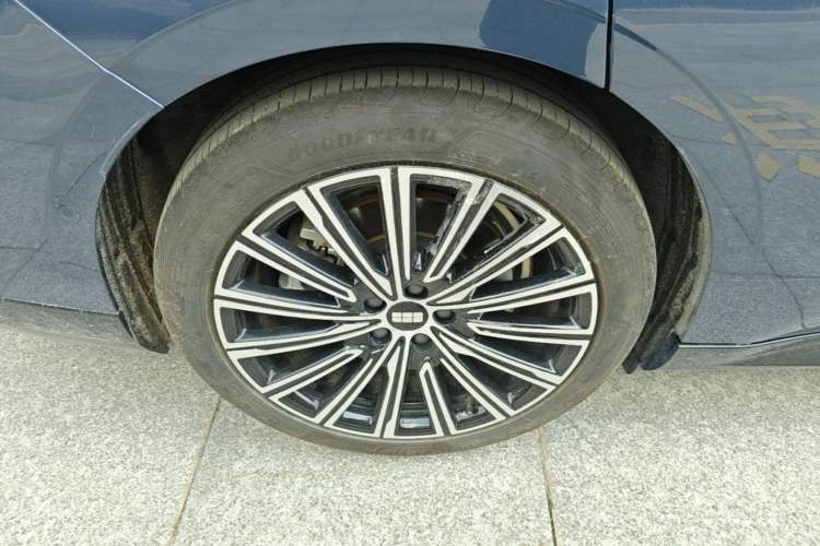 Used Geely Galaxy 8 2025 130km EM-P Starship Edition Right Rear Wheel Hub