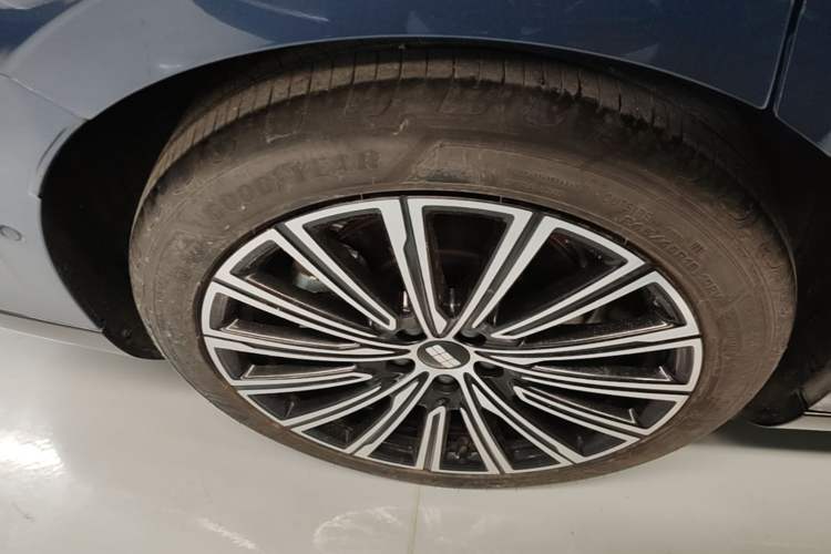 Used Geely Galaxy 8 2025 130km EM-P Starship Edition Right Rear Wheel Hub