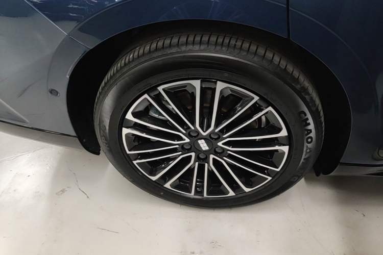 Used Geely Galaxy 8 2025 130km EM-i Deluxe Edition Right Rear Wheel Hub