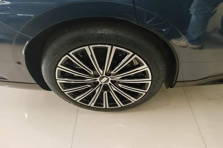 Used Geely Galaxy 8 2025 130km EM-P Starship Edition Right Rear Wheel Hub