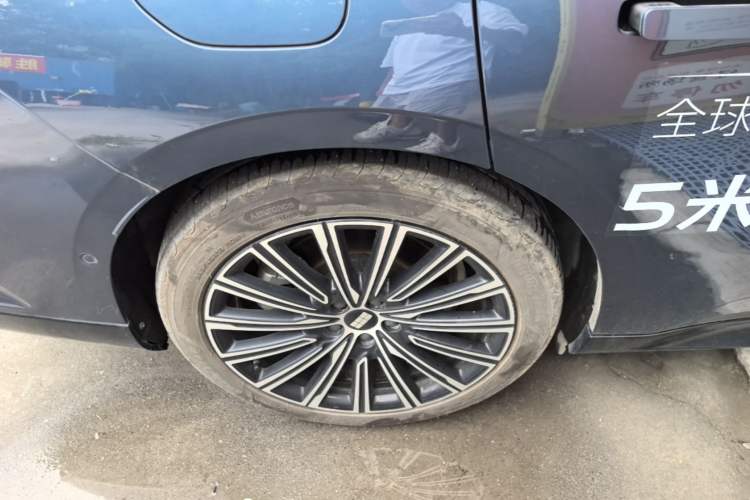 Used Geely Galaxy 8 2025 130km EM-P Starship Edition Right Rear Wheel Hub