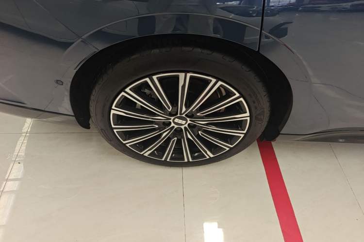 Used Geely Galaxy 8 2025 130km EM-P Starship Edition Right Rear Wheel Hub