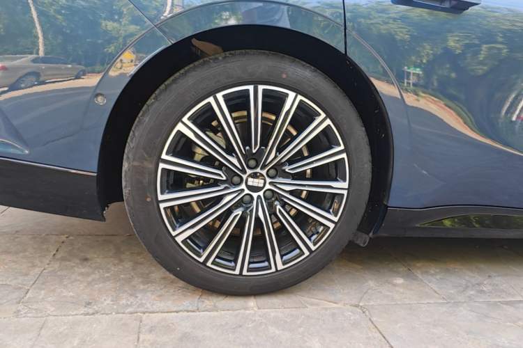 Used Geely Galaxy 8 2025 130km EM-P Starship Edition Right Rear Wheel Hub