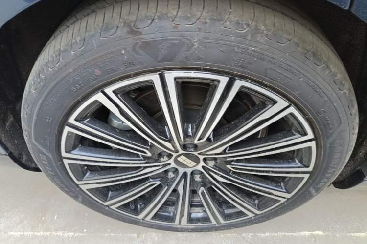 Used Geely Galaxy 8 2025 130km EM-P Starship Edition Right Rear Wheel Hub