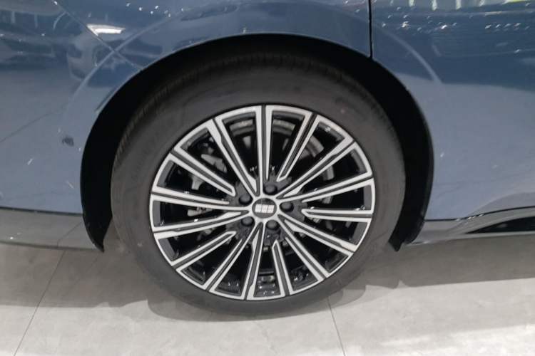 Used Geely Galaxy 8 2025 130km EM-P Starship Edition Right Rear Wheel Hub