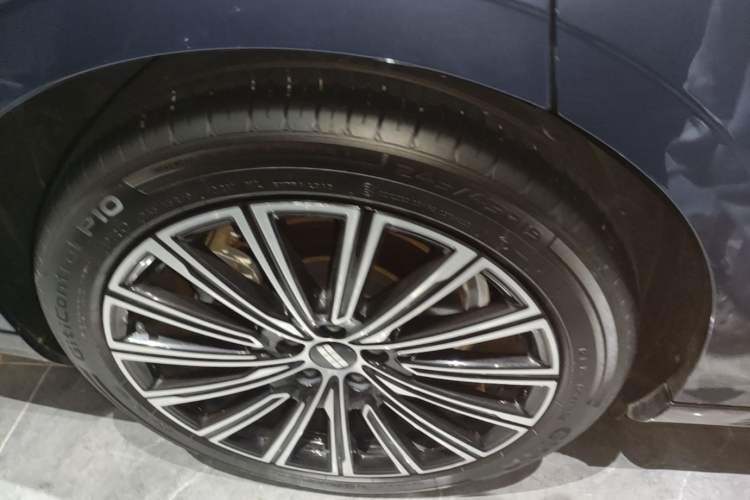 Used Geely Galaxy 8 2025 130km EM-i Flagship Edition Right Rear Wheel Hub