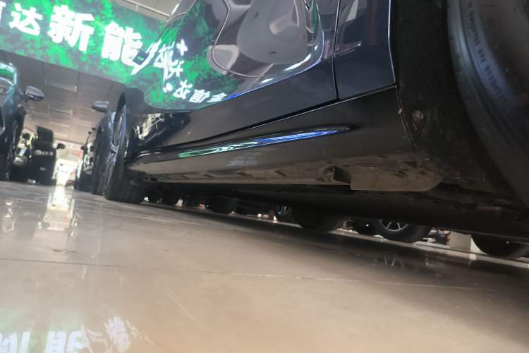 Used Geely Galaxy 8 2025 130km EM-P Starship Edition Right Side Sill