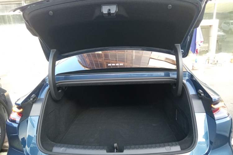 Used Geely Galaxy 8 2025 130km EM-i Prestige Edition Trunk